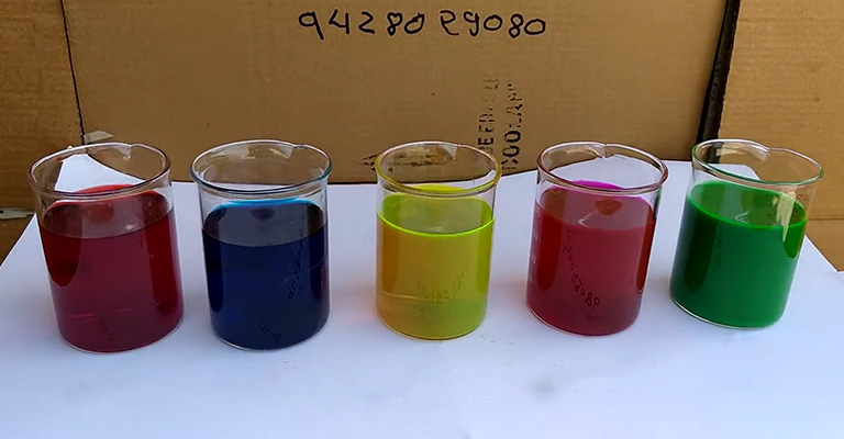 آب رادیات رنگ های مختلف